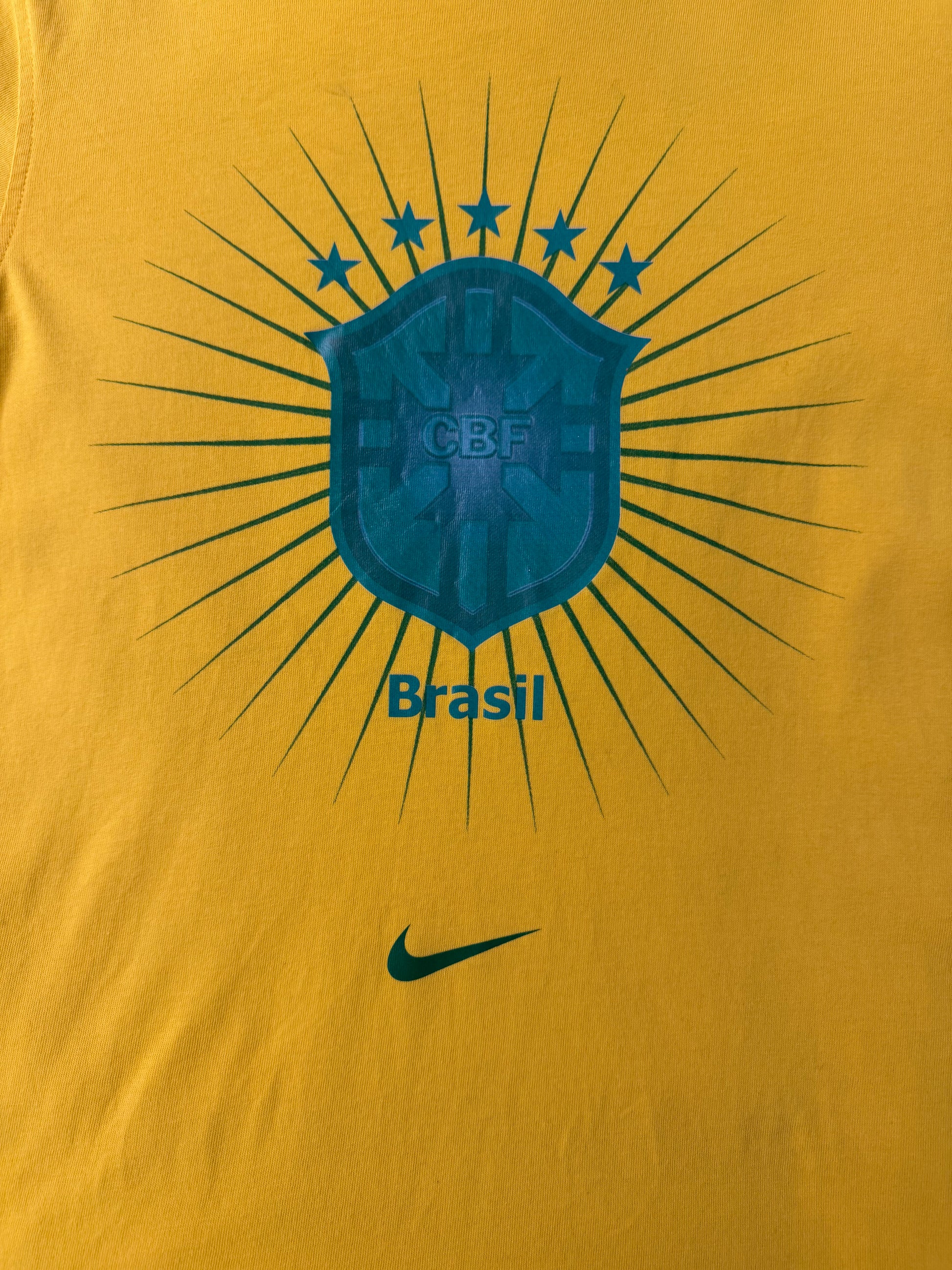 Vintage Nike Total 90 Brasil football T-shirt from the 2000s, featuring bold team graphics and classic Y2K style.