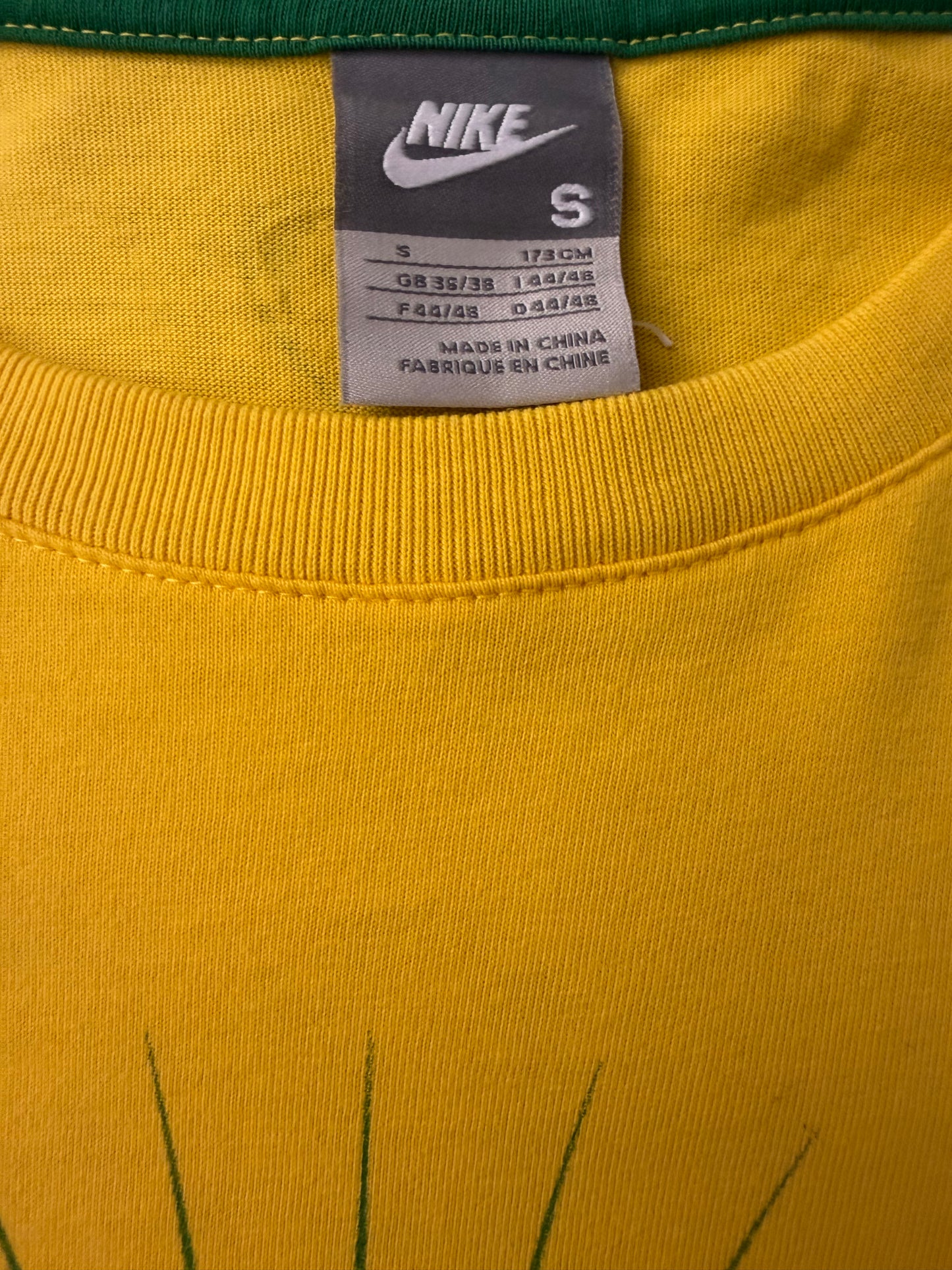 Vintage Nike Total 90 Brasil football T-shirt from the 2000s, featuring bold team logo and classic Y2K sportswear design.